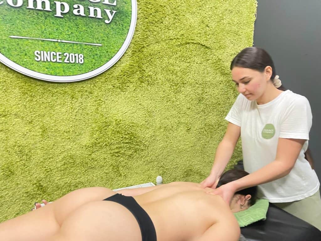 Массаж шейно-воротниковой зоны при головной боли в салоне MassageCo, Симферополь